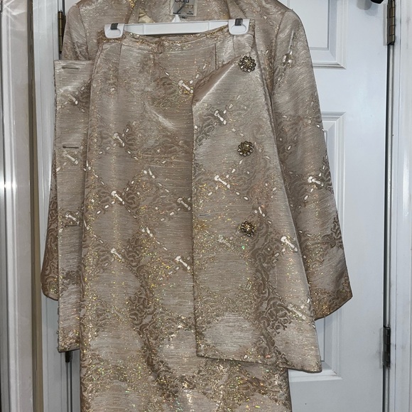 Elegant Gold Brocade Jacket and Dress Set - Picture 5 of 7